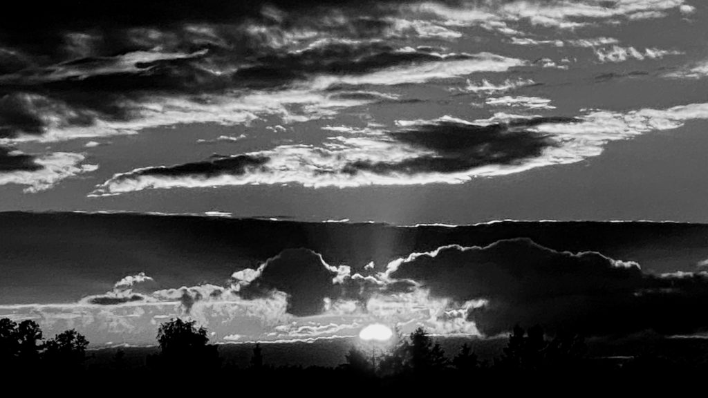 chmury bw